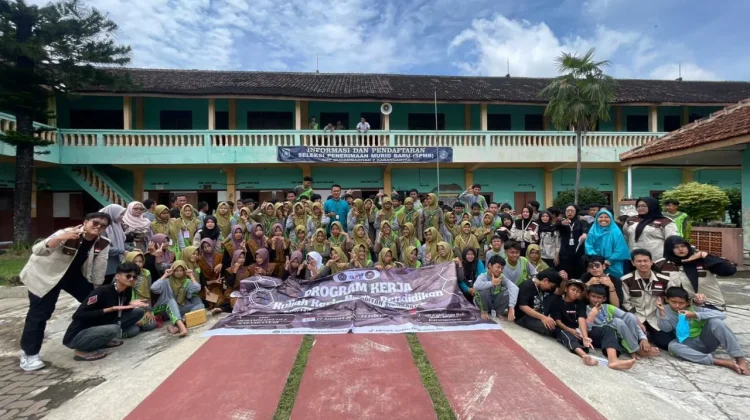 Mahasiswa UMS Kembangkan Pontensi Kreativitas Siswa melalui Gen Muda Labs