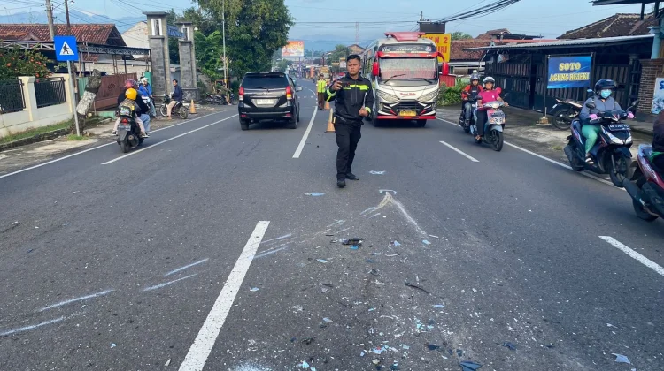 Empat Luka akibat Tabrakan Beruntun Dekat Sekolah Al-Azhar Wonogiri