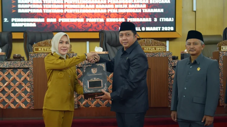 Wakil Bupati Boyolali Serahkan Tiga Ranperda Usulan Bupati Kepada Ketua DPRD