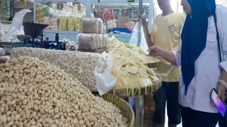 Momen Ramadan Harga Emping Melinjo dan Mete di Solo Alami Kenaikan Signifikan