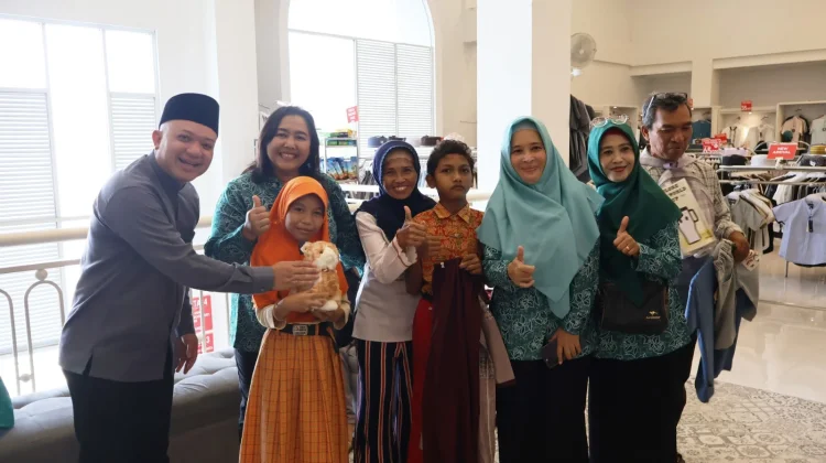 Berkah Ramadan 57 Anak Yatim-Duafa di Sragen Diajak Belanja Baju Lebaran