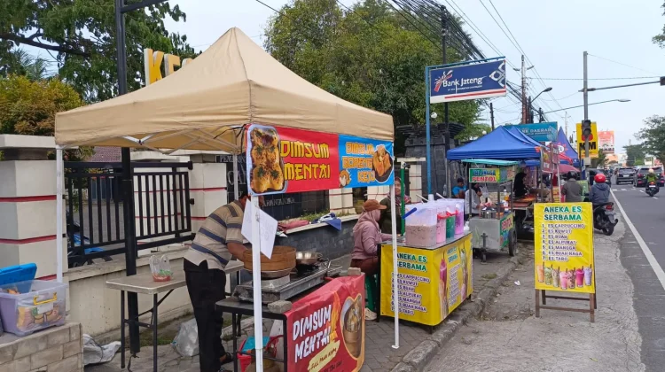 Bazar Ramadan di Depan De Tjolomadoe  Angkat Ekonomi Pelaku UMKM