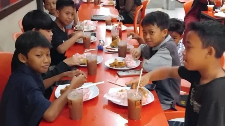 Buka Bersama Jadi Tren saat Ramadan