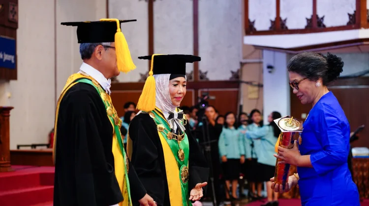 UNS Anugerahi Prof. Emil Salim Penghargaan Lingkungan Tertinggi