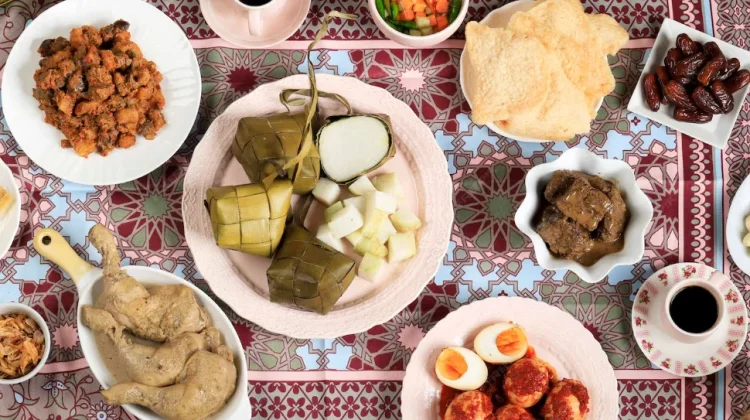 Bahaya “Balas Dendam” dalam Menikmati Hidangan Lebaran