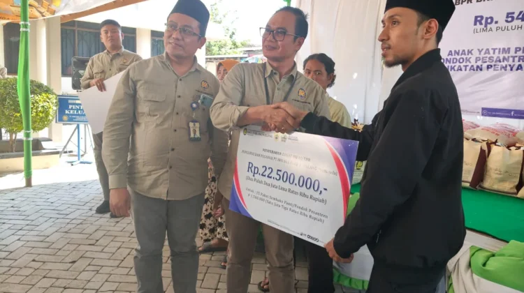 BPR BKK Karangmalang Salurkan Zakat-Sembako 54 Juta Sasar Difabel-Ponpes