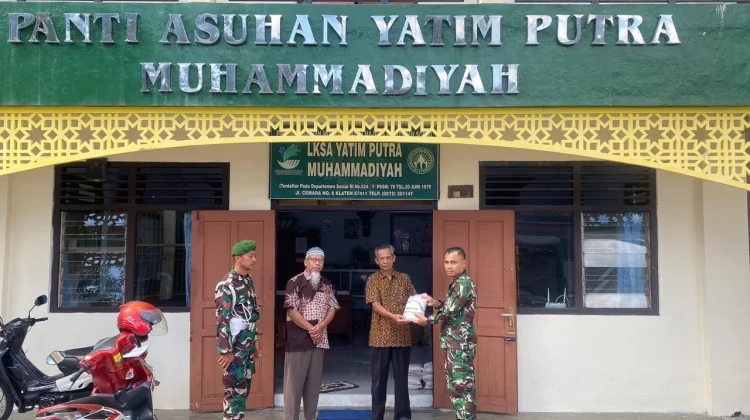 Kodim Klaten Salurkan 1.268 Paket Zakat Fitrah untuk Warga Kurang Mampu