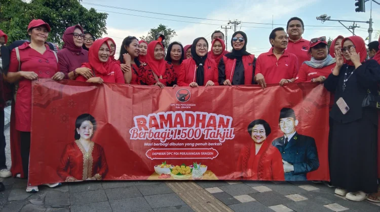 "Perempuan Banteng" Sragen Bagikan 1.500 Paket Buka Puasa, Sasar Warga Ngabuburit