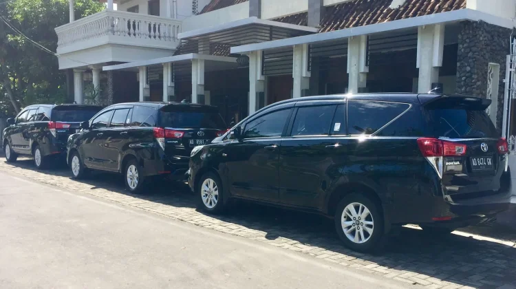 Pengusaha Rental Mobil di Solo Kewalahan Layani Permintaan Menjelang Idul Fitri