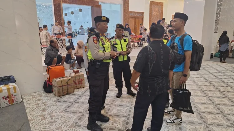 Ratusan Perantau Tiba di Sragen, Tenda Acara Penyambutan Pemudik Roboh