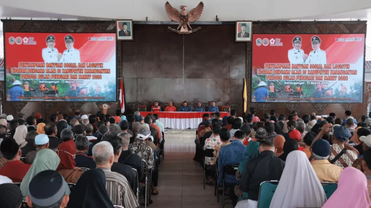 Bupati Karanganyar Salurkan Bantuan Sosial untuk 408 KK Korban Bencana