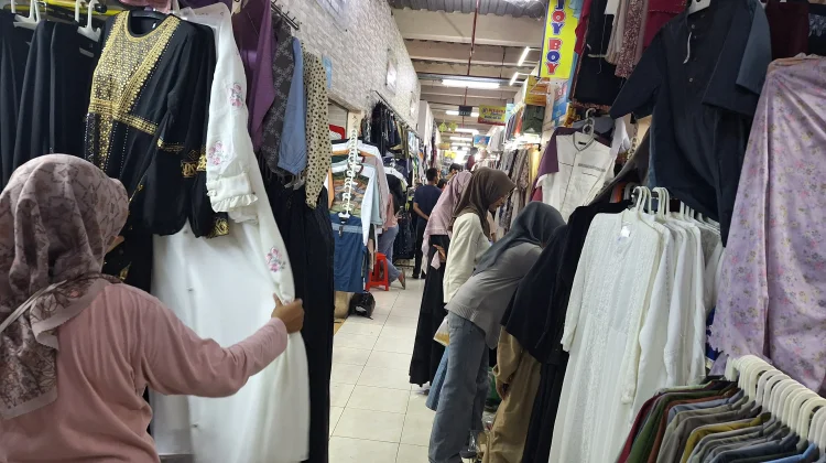 Pasar Klewer Dipadati Pengunjung jelang Lebaran,  Penjualan didominasi eceran
