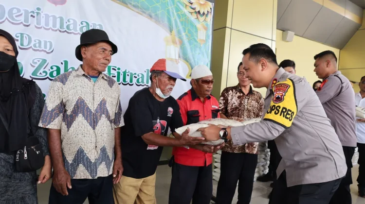Polres Sukoharjo Salurkan 392 Sak Zakat Fitrah