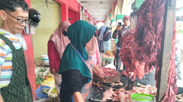 Jelang Lebaran di Pasar Gedhe Klaten, Daging Sapi 150 Ribu, Daging Ayam 45 Ribu