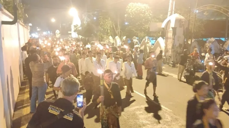 Kirab Obor Mangkunegaran Tegaskan Tradisi Inklusif Idulfitri