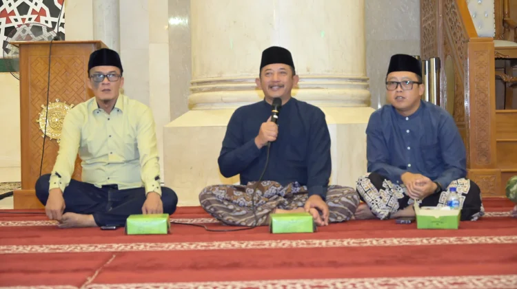 Malam Takbiran di Masjid Madaniyah Karanganyar Berlangsung Khidmat