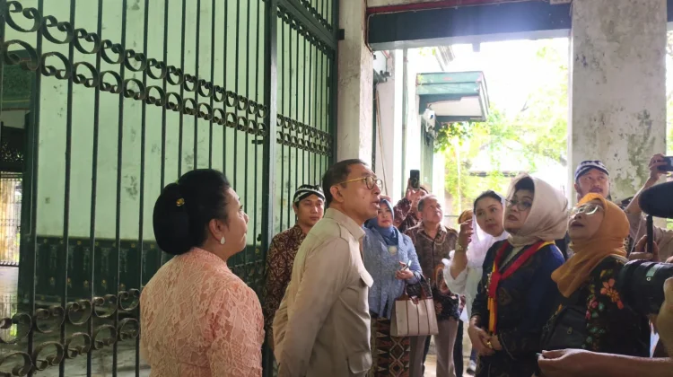 Fadli Zon Tinjau Keraton Kilen Surakarta usai Halal Bihalal