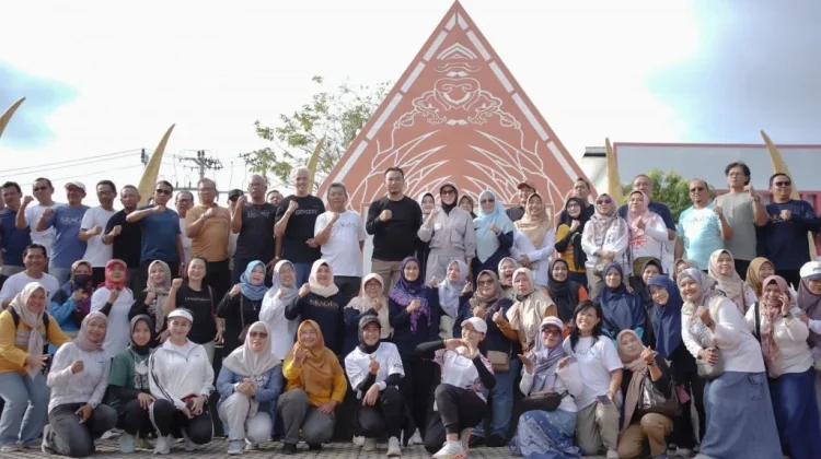 Istri Menteri ESDM Ny Bahlil Meriahkan Senam Bersama di SIKK Sragen