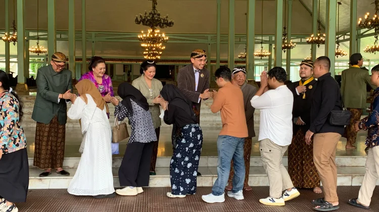 Puro Mangkunegaran Gelar Halalbihalal dan Bagikan 4000 Ketupat