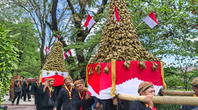 Kolaborasi Keraton dan Solo Safari Lestarikan Tradisi Grebeg Syawal