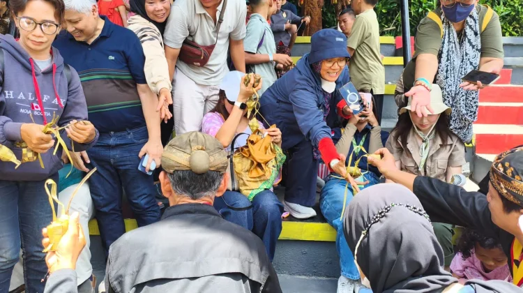Grebeg Syawal di Solo Safari Diserbu Ratusan Pengunjung
