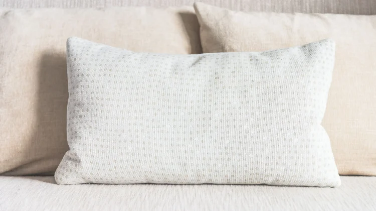 Kapan Sebaiknya Mengganti Bantal Baru