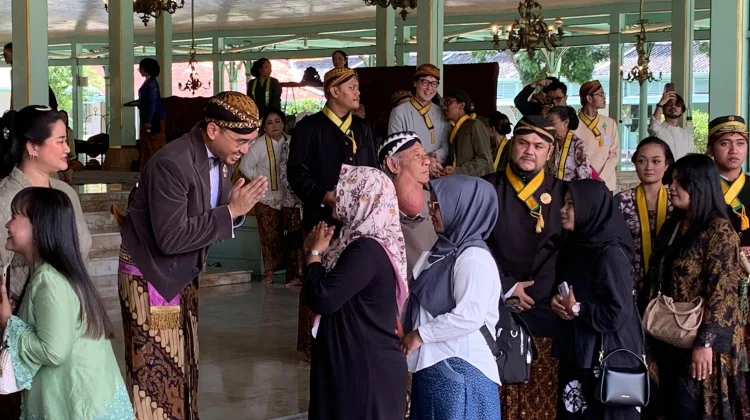 Warga Antusias Ikut Halalbihalal Puro Mangkunegaran Demi Bertemu Mangkunegara X
