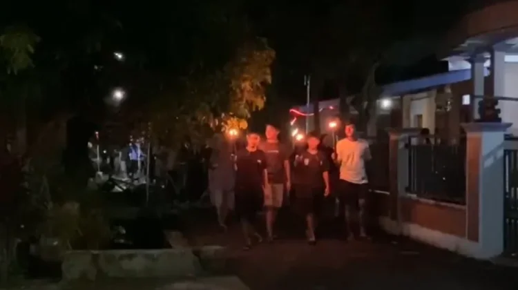 Ikhtiar Warga Tasgunting Cari Faiz Nizam, Keliling Dusun Bawa Obor dan Alat Dapur