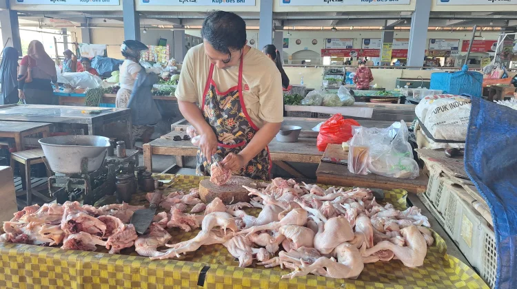Sepekan Pasca Lebaran Harga Daging Ayam di Solo Masih Tinggi di Harga Rp40.000