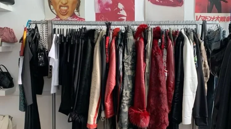 Capsule Wardrobe: Lemari Simpel, Gaya Tetap Rapi dan Konsisten