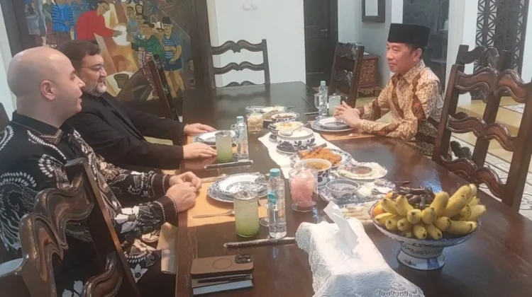 Temui Jokowi di Solo, Dubes Iran Dijamu Makan Siang Menu Lontong Sayur