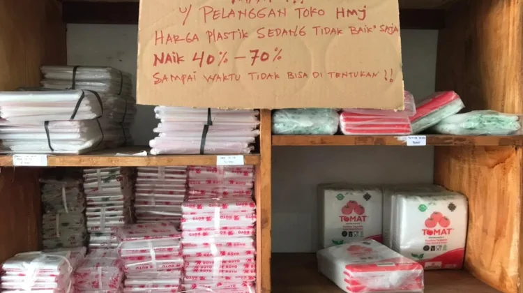 Harga Plastik di Solo Meroket, Pedagang Kurangi Stok