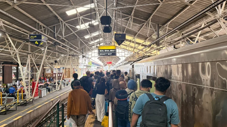 Hari Kedua Long Weekend  Peringatan Paskah, Daop 6 Layani 32.130 Penumpang