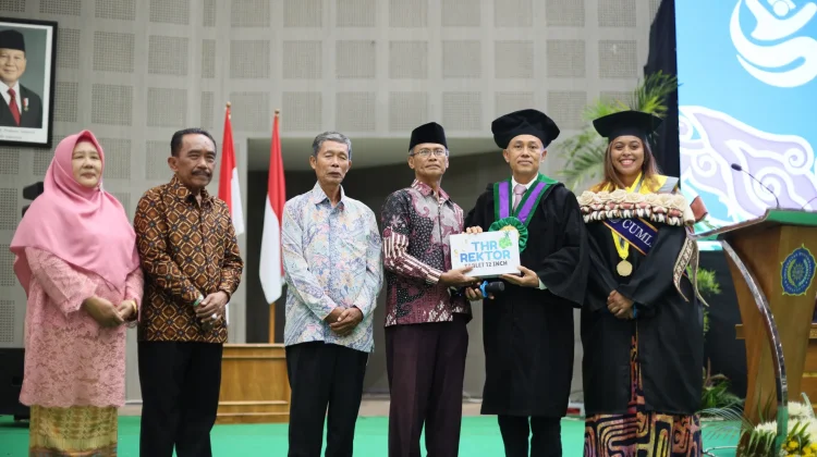 Simbol Pencapaian, Wisudawati UMS Asal Fiji Kenalkan Baju Tradisional