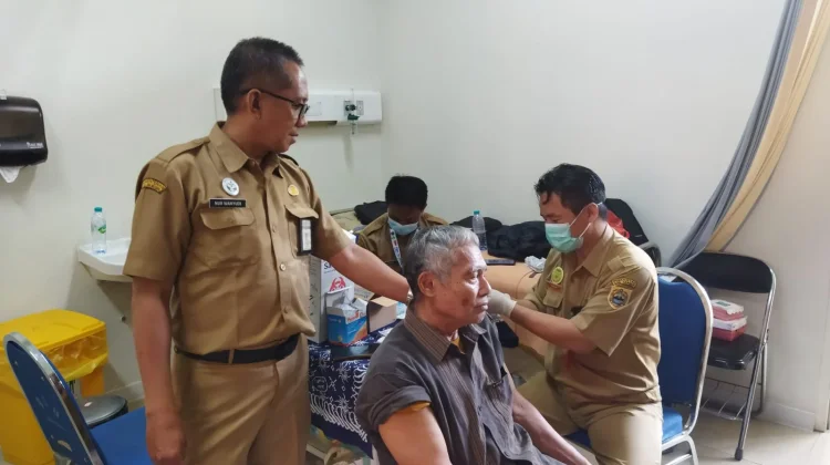 Ribuan Calon Jemaah Haji Sragen Jalani Vaksinasi-Pemeriksaan Tahap Kedua