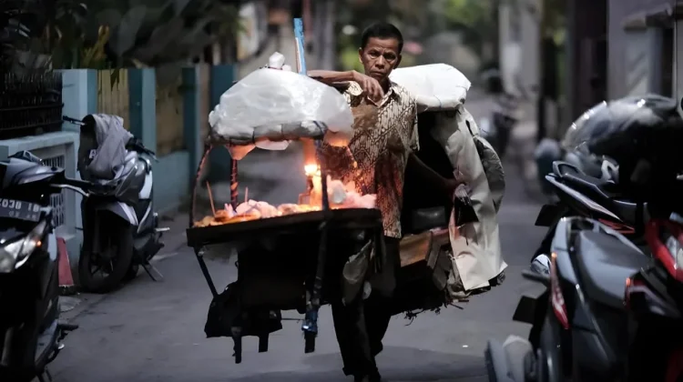 Angkringan Pikul Mbah Senen, HIK Otentik yang Bertahan di Era Modernisasi