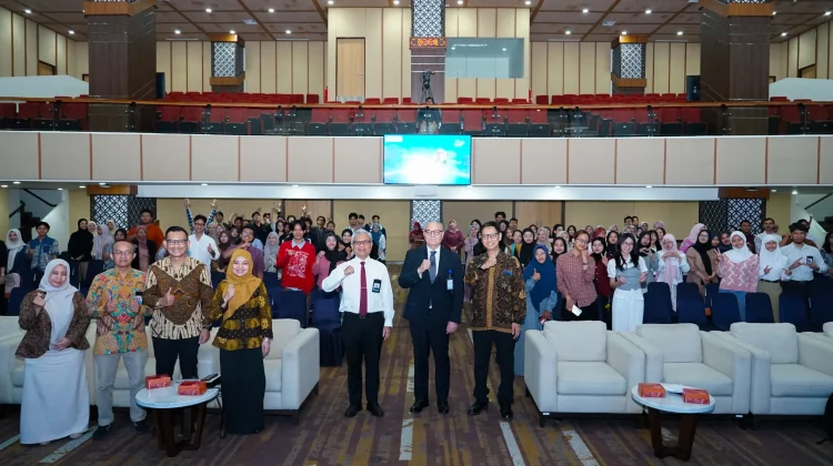 Perkuat Reputasi Global, UNS Beri Gelar Friends of UNS ke Prof. Bruno Sergi