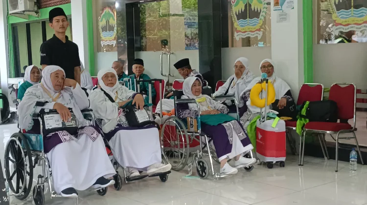 Jemaah Haji Karanganyar Lolos Tes Kesehatan, Siap Berangkat Mei 2026