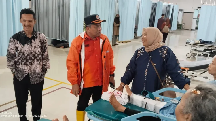 Hujan Angin Terjang Karanganyar, Teratak Hajatan Ambruk, 9 Orang Luka-Luka