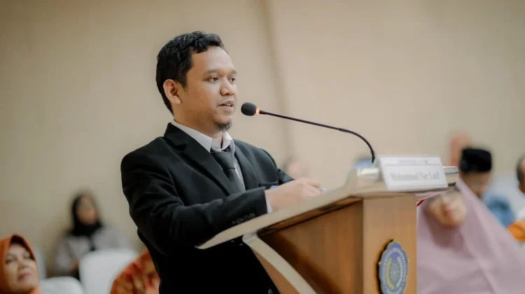 Doktor ke-63 PAI UMS, Ungkap Anomali Retensi Guru di Pesantren