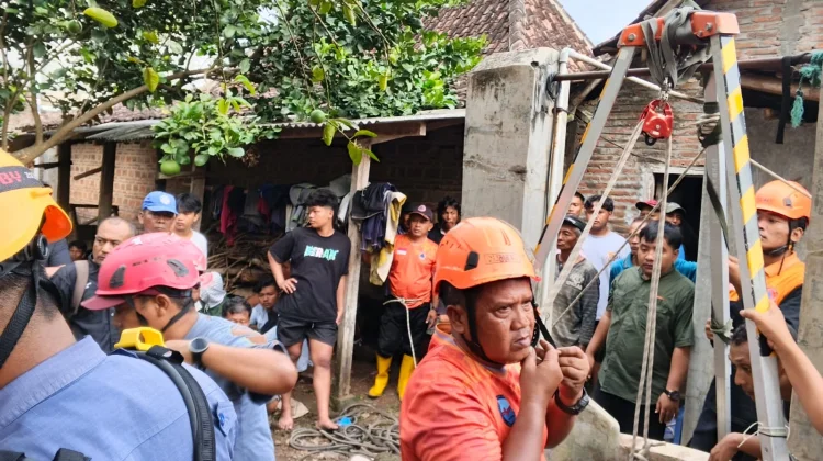 Dramatis, Evakuasi Pria Disabilitas Mental Tercebur Sumur 20 M di Sragen
