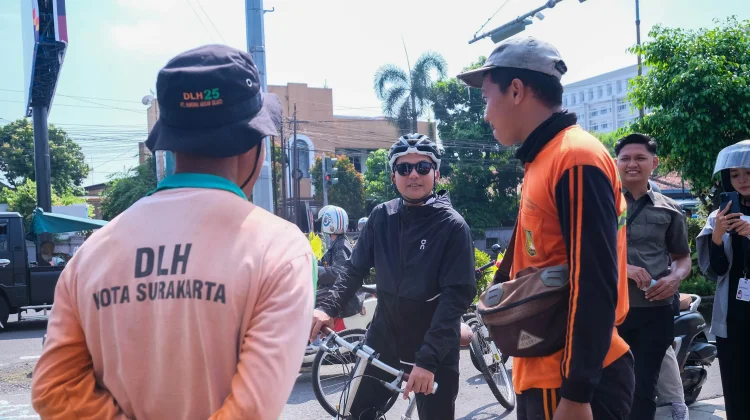 Program Hemat Energi, Wali Kota Solo Kerja Dengan Bersepeda