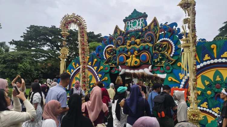 Pengunjung Antusias Nikmati Pasar Pasaran Balekambang Bertema Bali