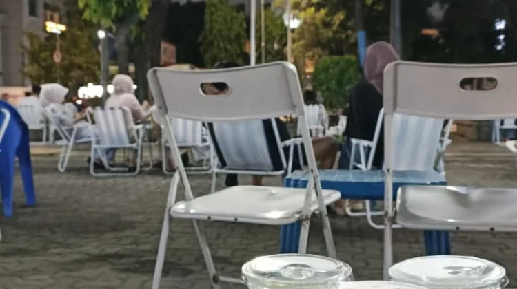 Menikmati Malam Bersama Teman, Sederhana Penuh Makna