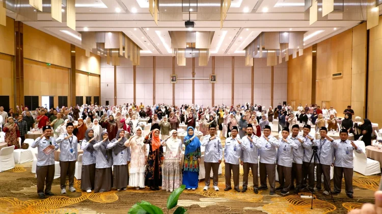 SMP Muhammadiyah PK Kottabarat Gelar Seminar Parenting dan Halalbihalal