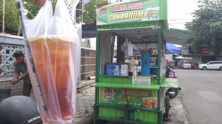 Harga Plastik "Ugal-ugalan" Imbas Konflik Timur Tengah, UMKM Sragen Tercekik