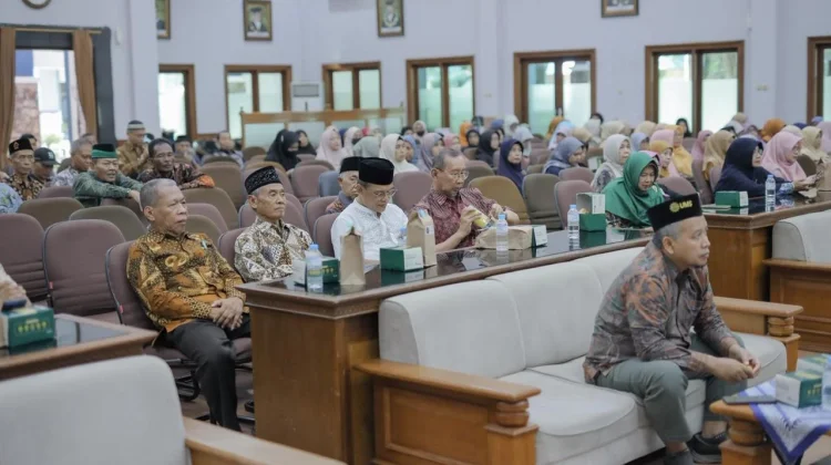 UMS Gelar Halal Bihalal Bagi Purna Tugas
