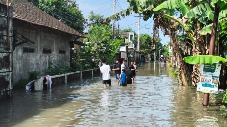 Banjir Rendam Perbatasan Solo–Sukoharjo, Warga Siaga Banjir Lebih Tinggi