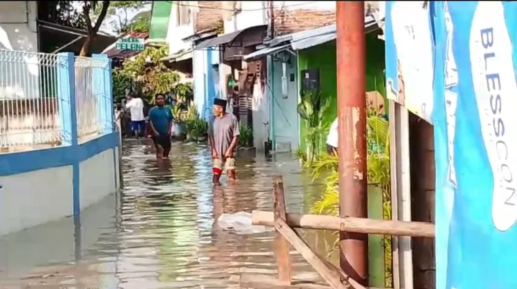 Bengawan Solo Meluap, 15 KK di Daleman Karanganyar Terendam Banjir