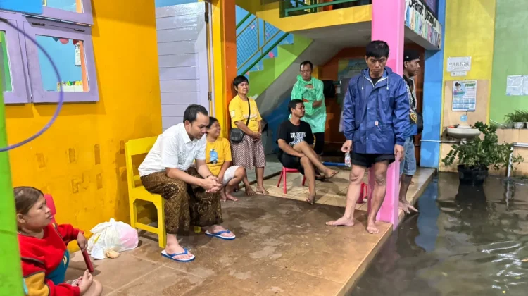 Sambangi Warga Terdampak Banjir Laweyan, Wali Kota Solo Siapkan Bantuan